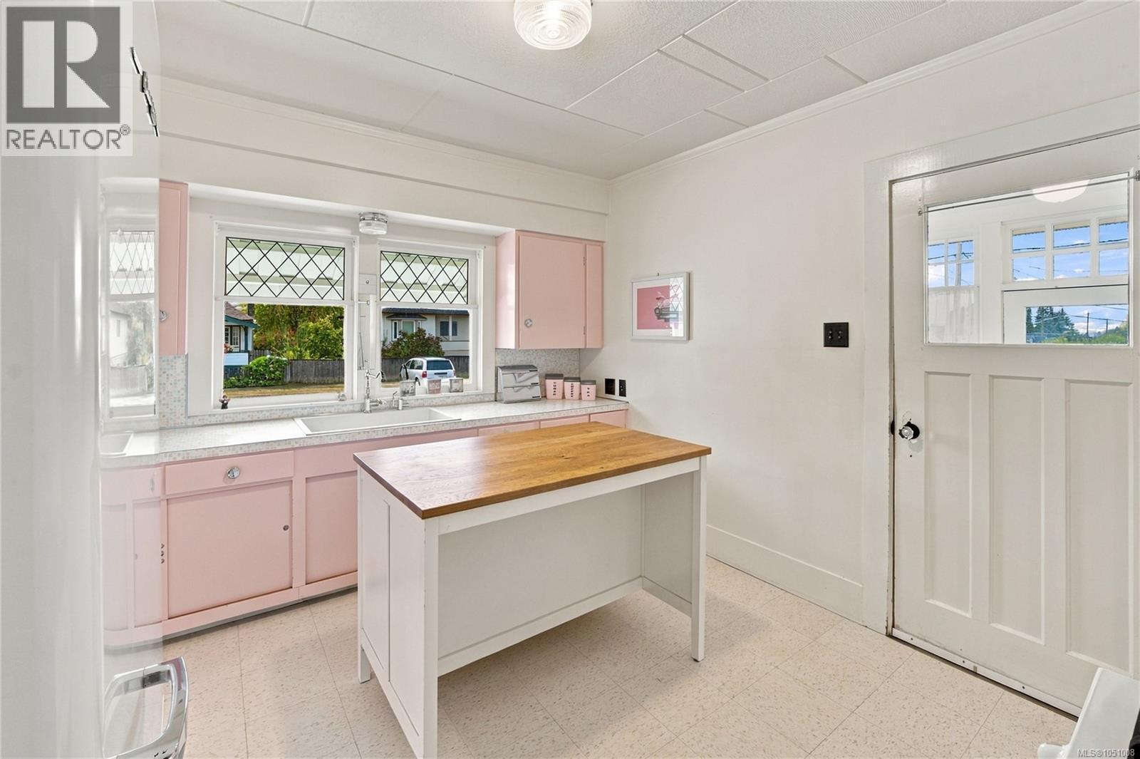 432 Buller St Property Photo 14