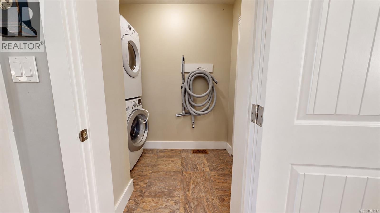 3111 Manor Dr Property Photo 11