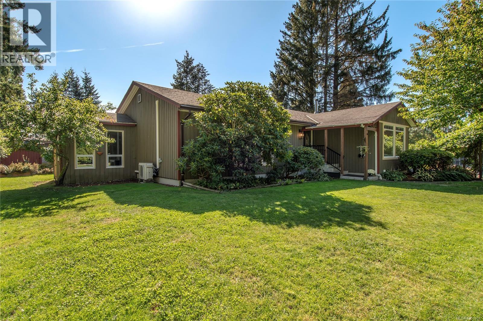 1861 Carlyle Cres Property Photo 4