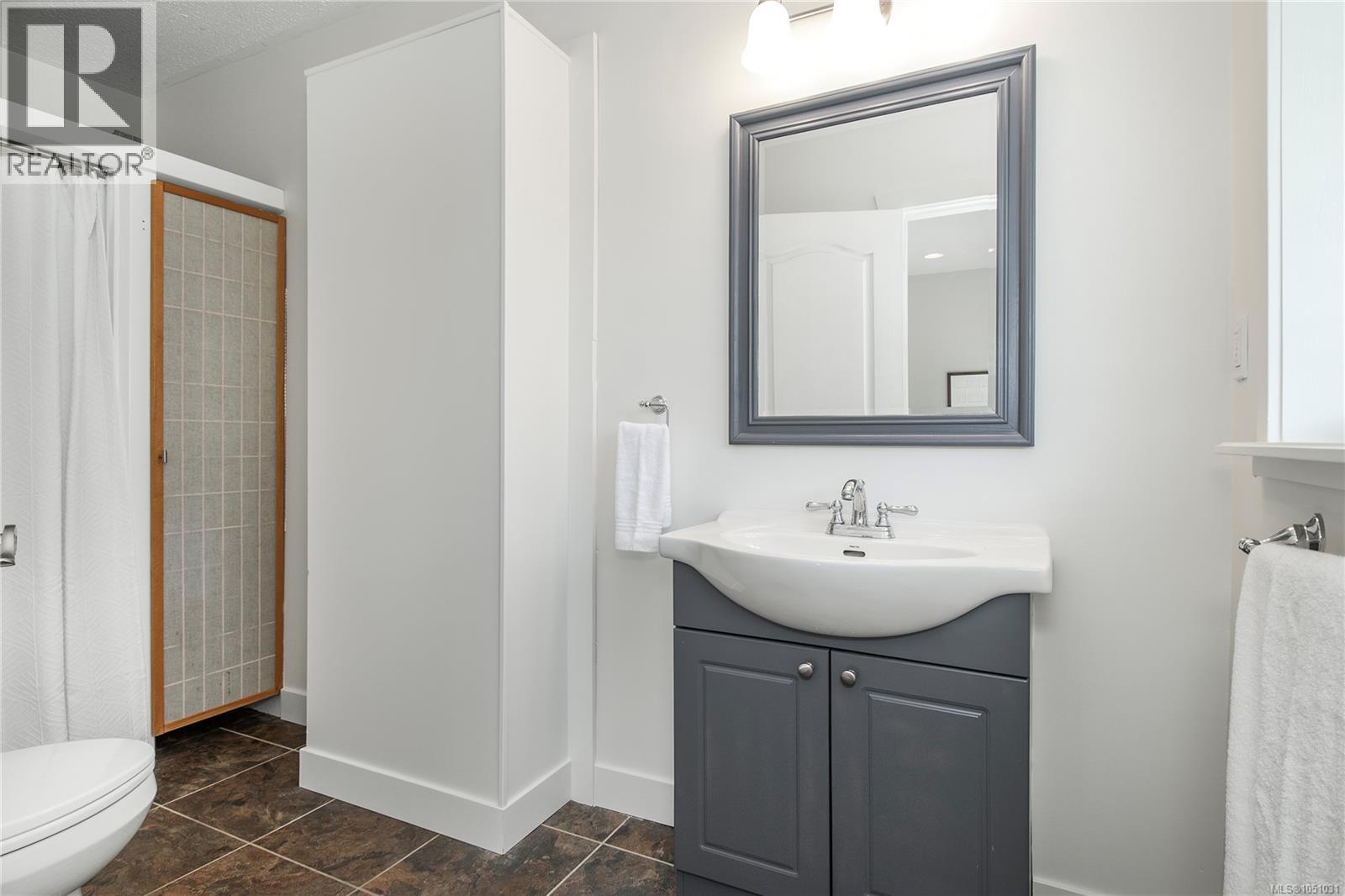 1861 Carlyle Cres Property Photo 25