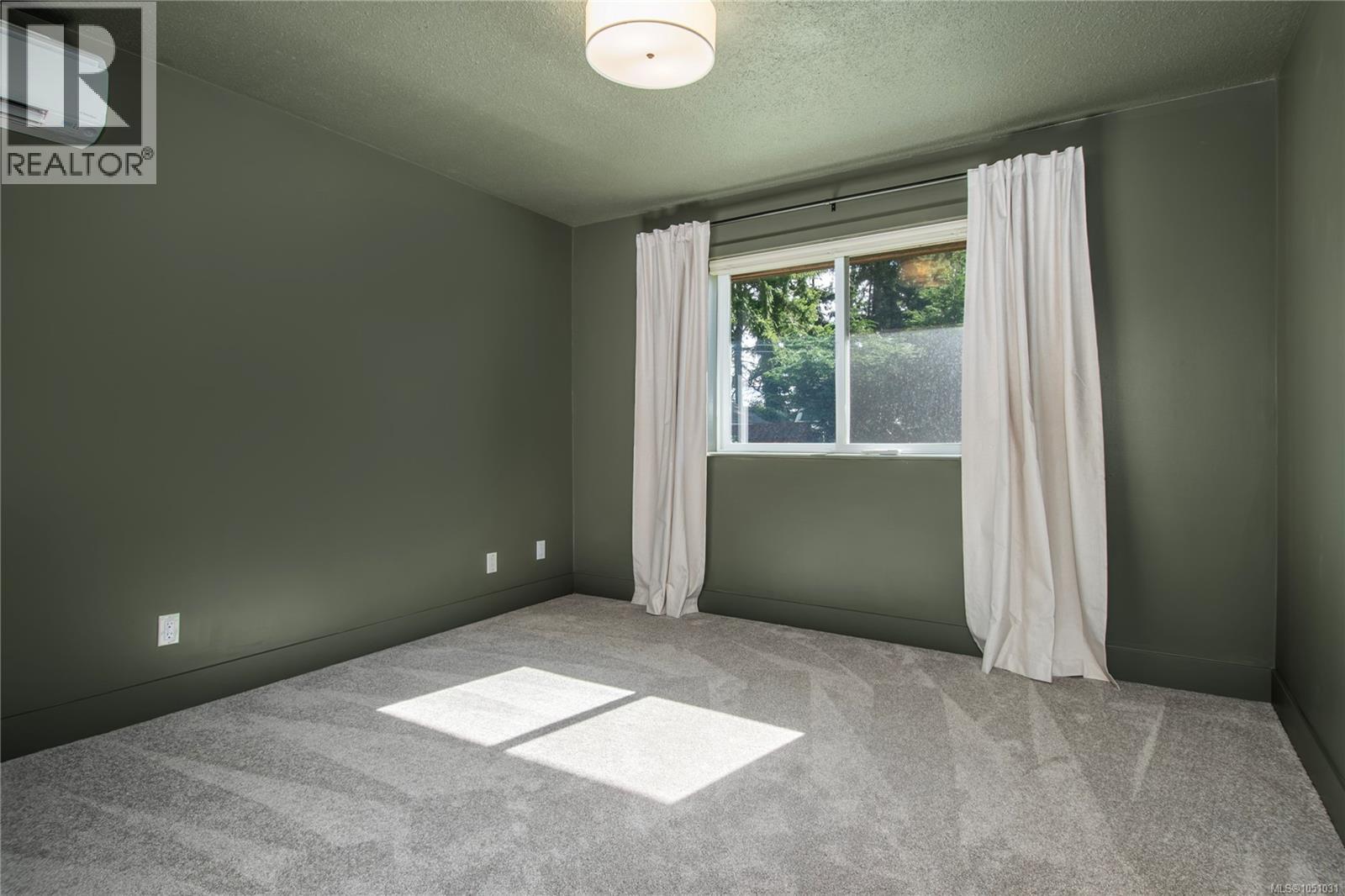 1861 Carlyle Cres Property Photo 27