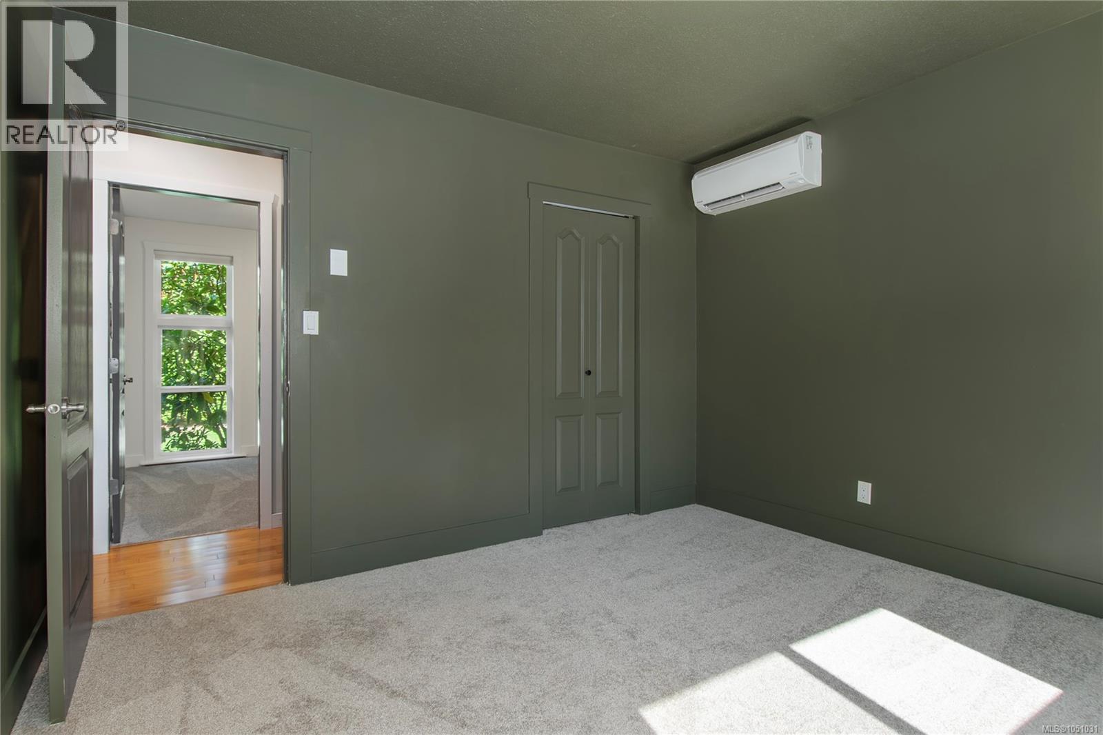 1861 Carlyle Cres Property Photo 28
