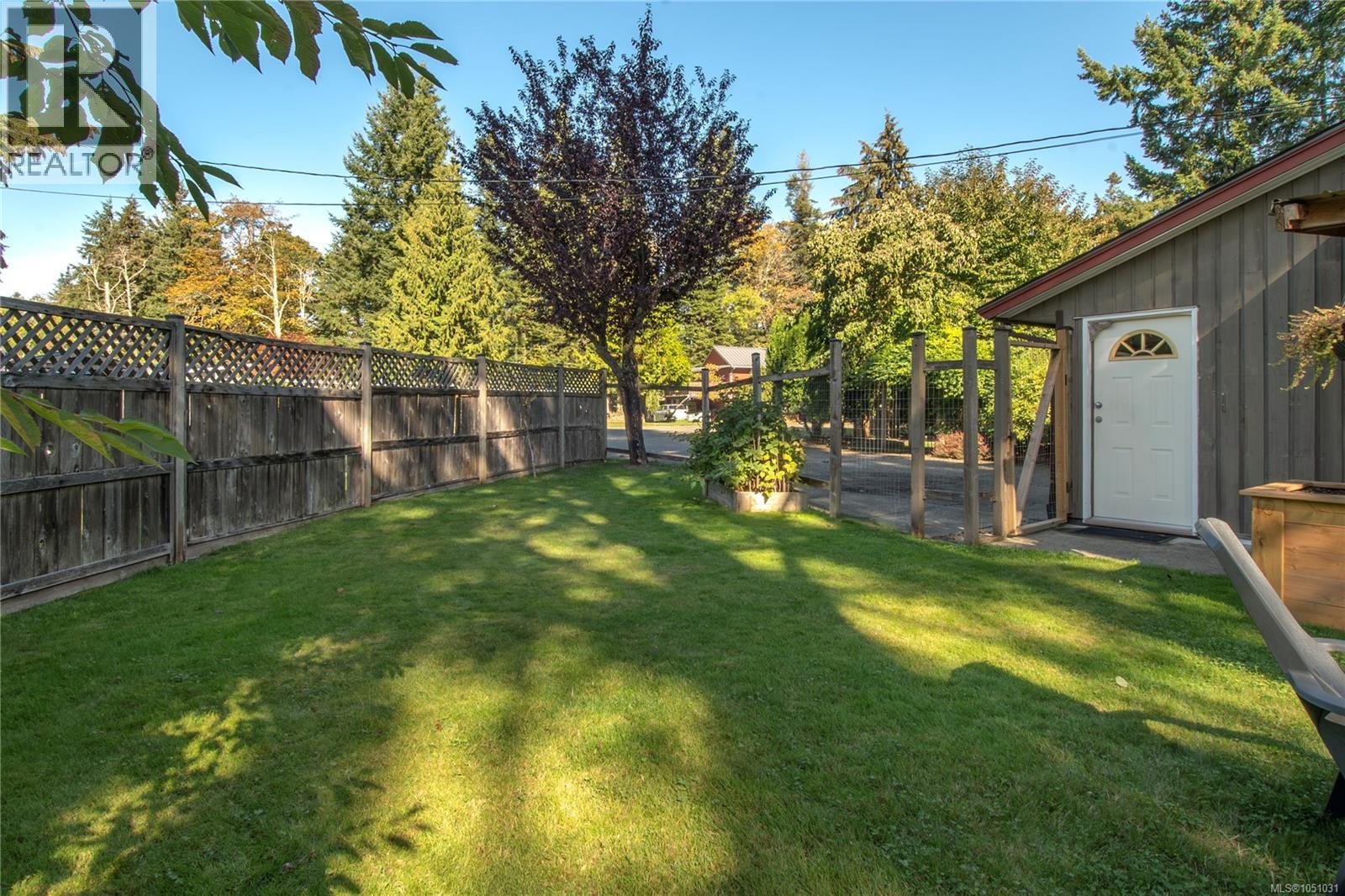 1861 Carlyle Cres Property Photo 53