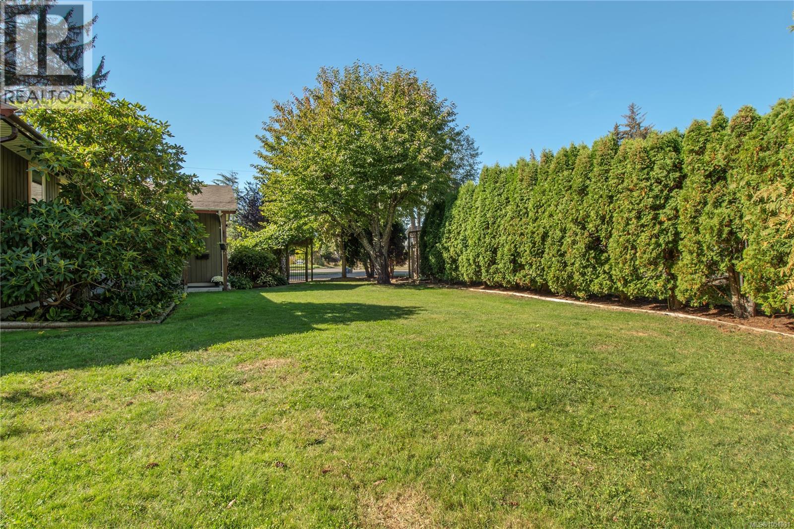 1861 Carlyle Cres Property Photo 54