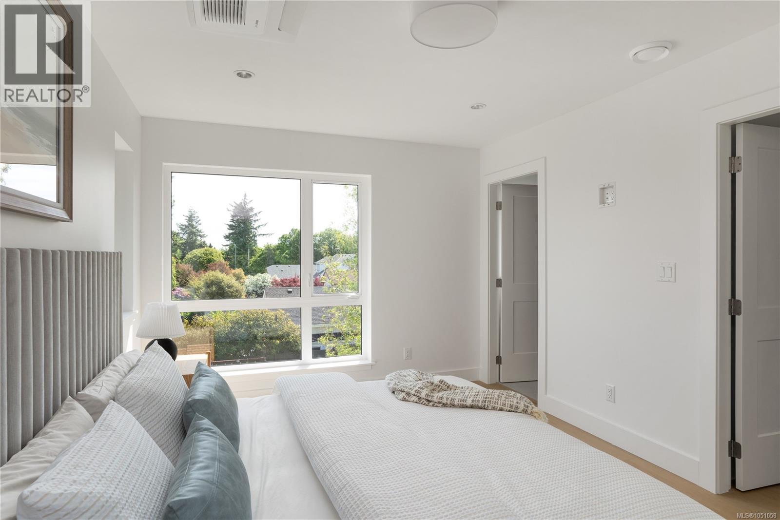 4 2118 Pentland Rd Property Photo 21