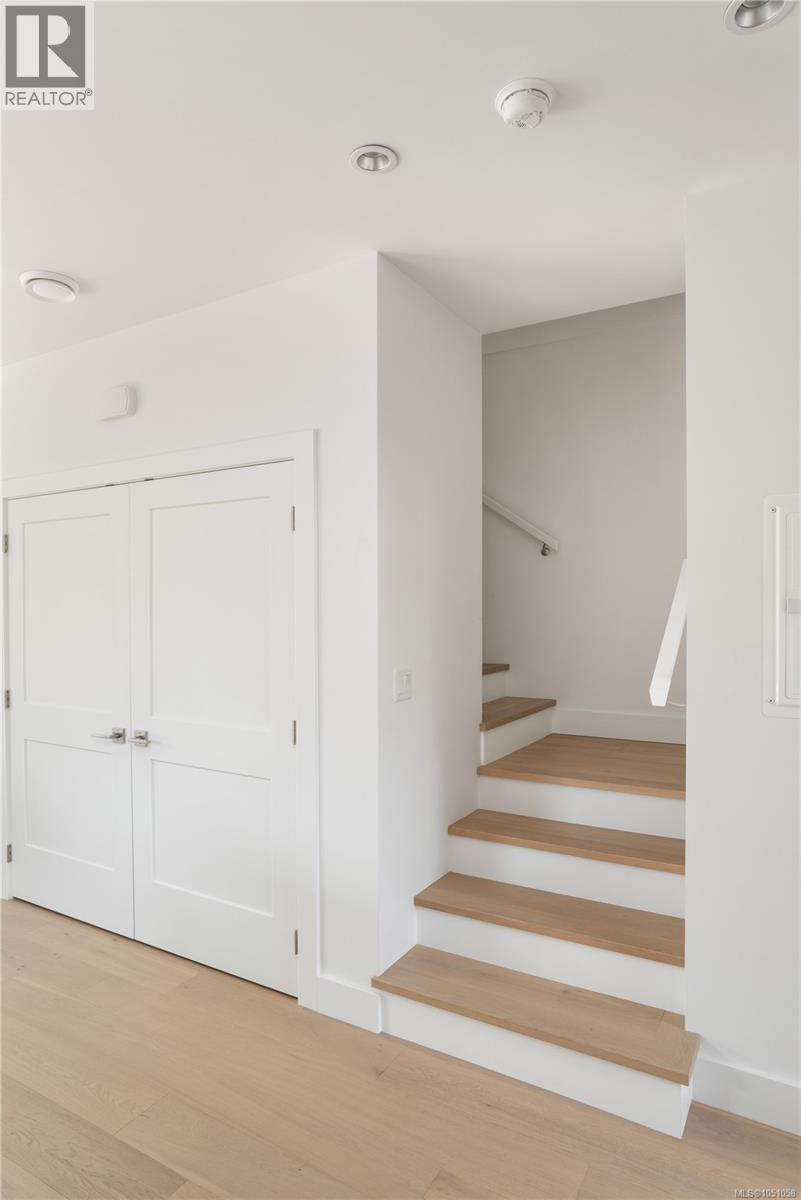 4 2118 Pentland Rd Property Photo 27