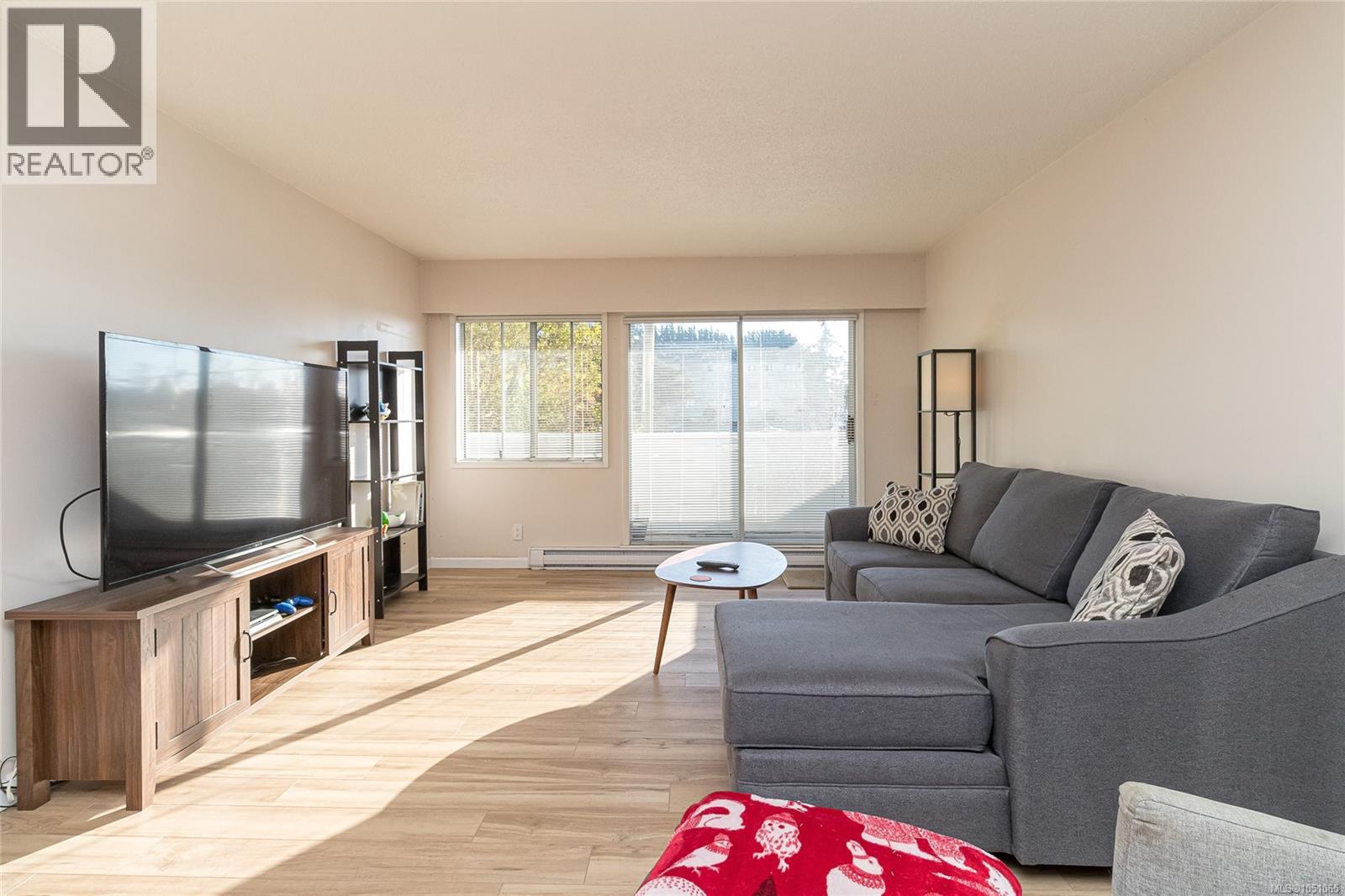 204 877 Ellery St Property Photo 2