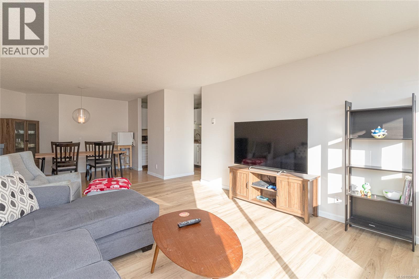 204 877 Ellery St Property Photo 3