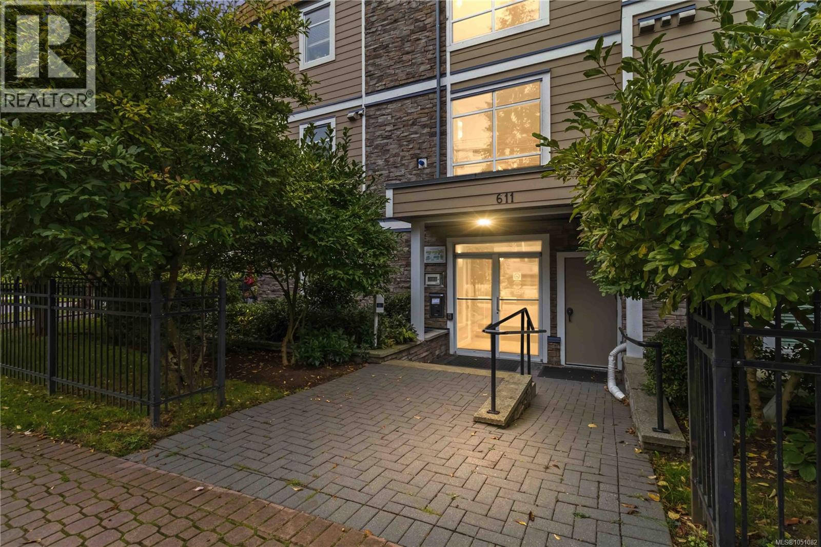 410 611 Goldstream Ave Property Photo 4