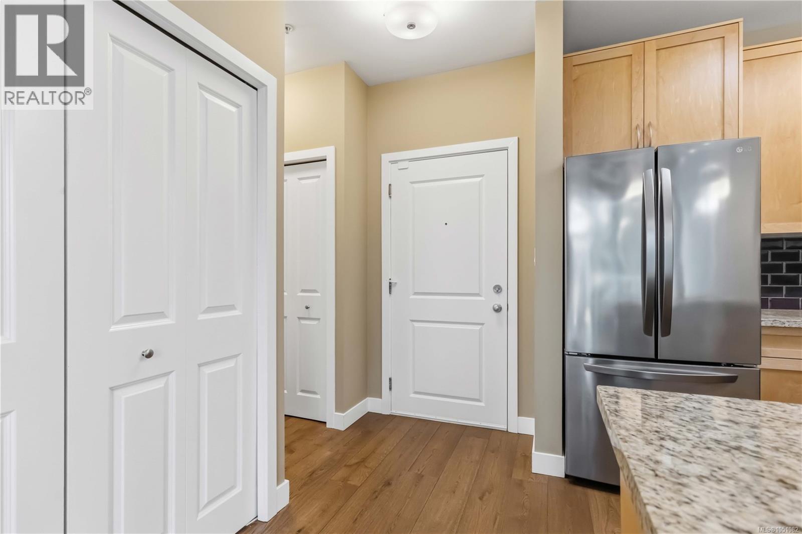 410 611 Goldstream Ave Property Photo 6