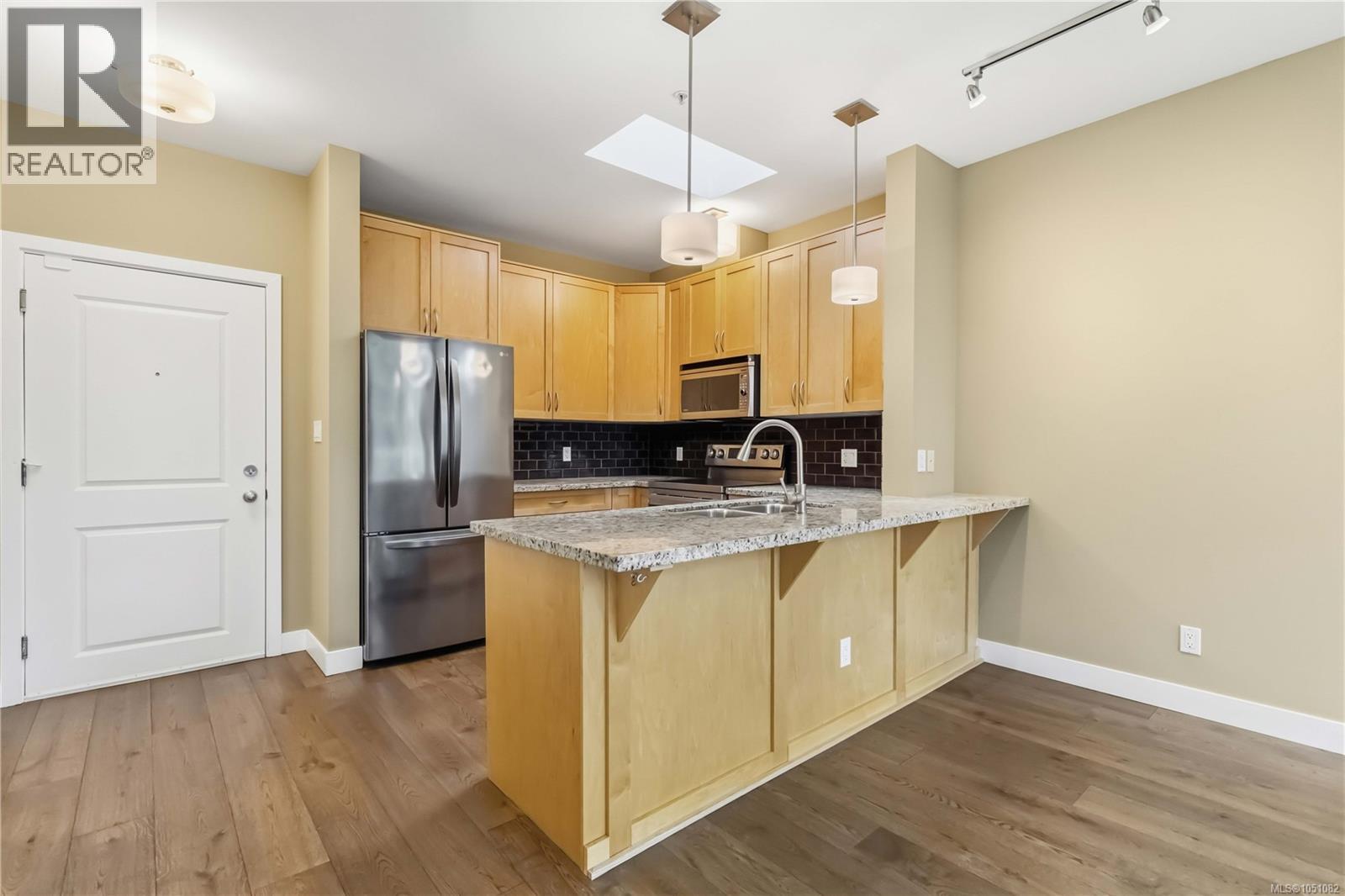 410 611 Goldstream Ave Property Photo 15