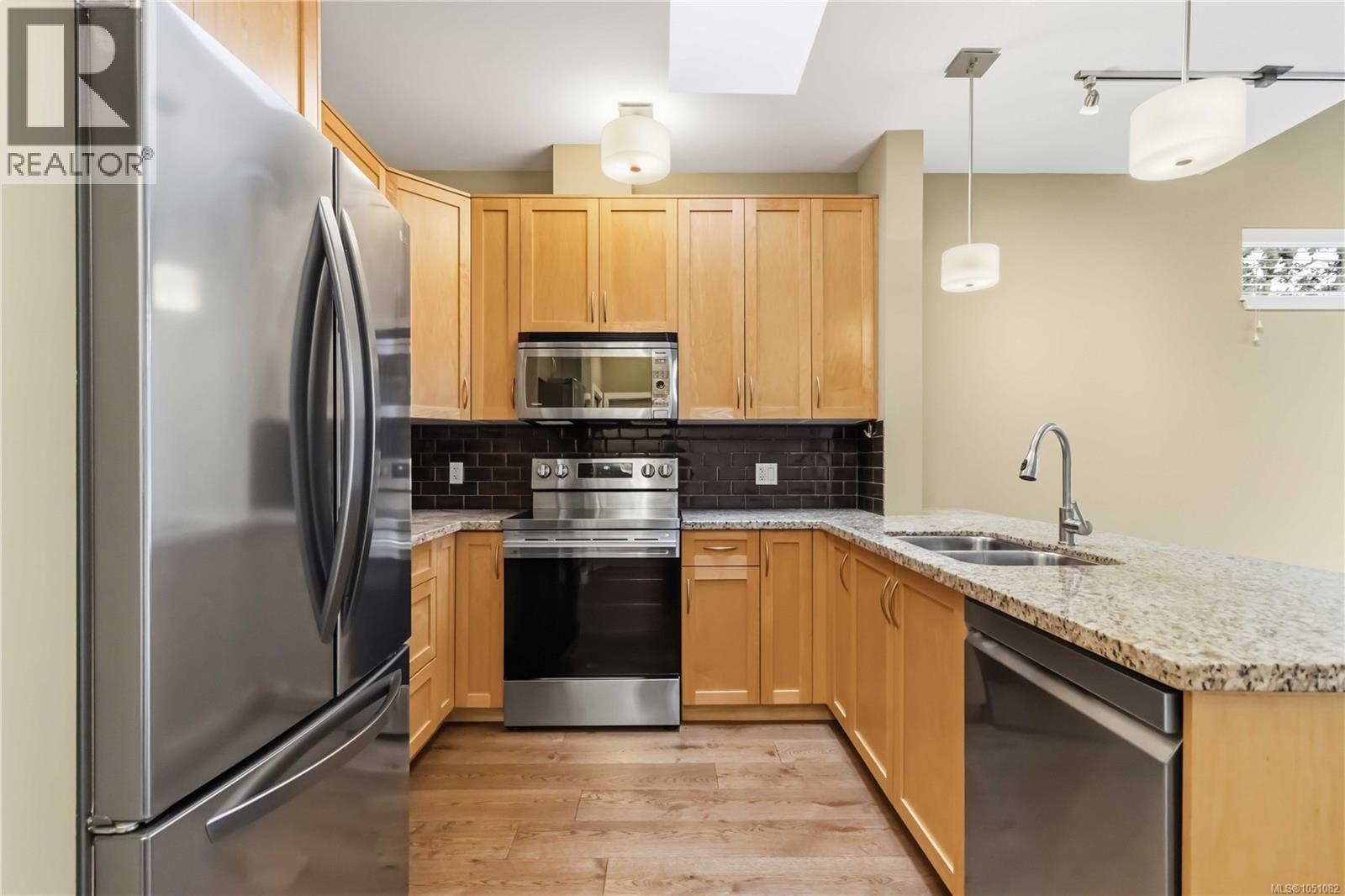 410 611 Goldstream Ave Property Photo 16
