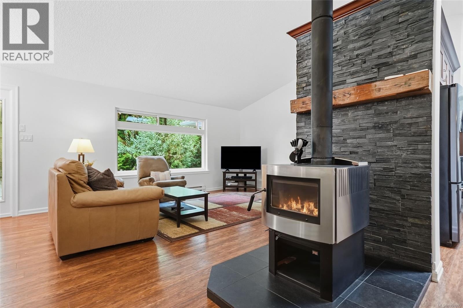 1580 Meadowood Way Property Photo 3