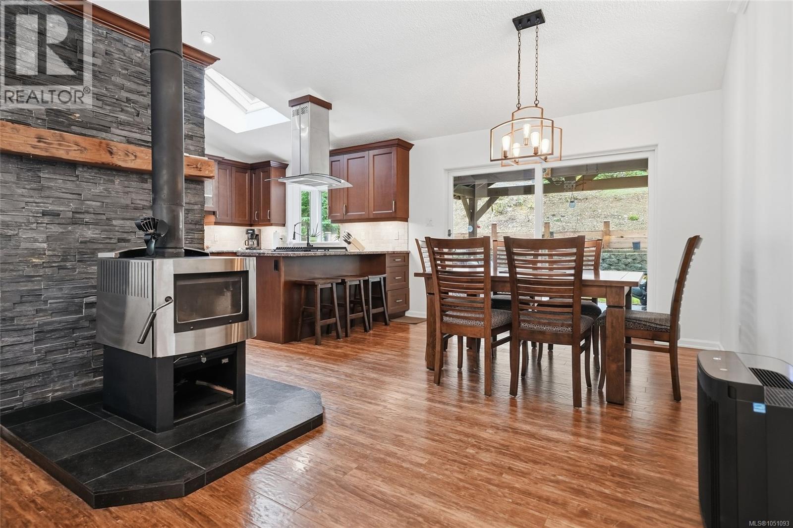 1580 Meadowood Way Property Photo 4