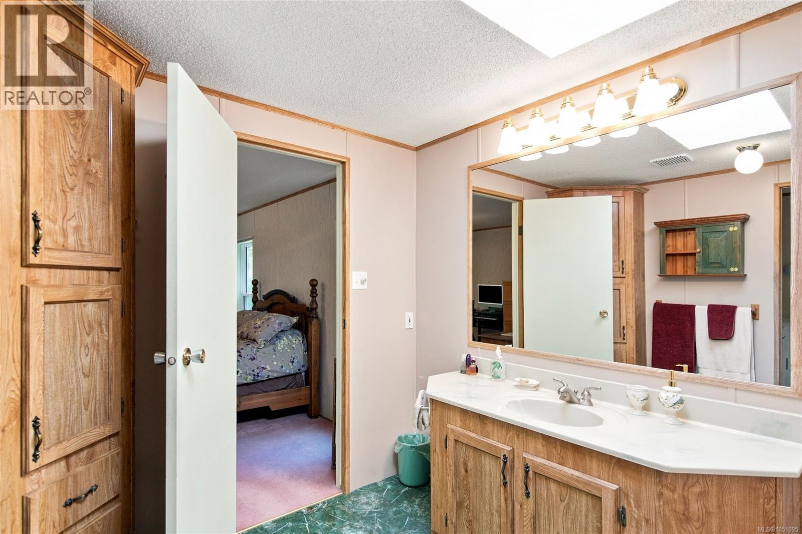 1115 Symons Cres Property Photo 16