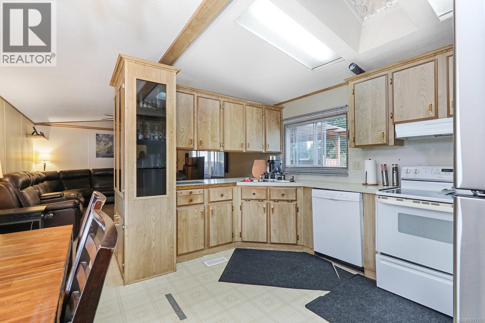 7561 Howard Rd Property Photo 12