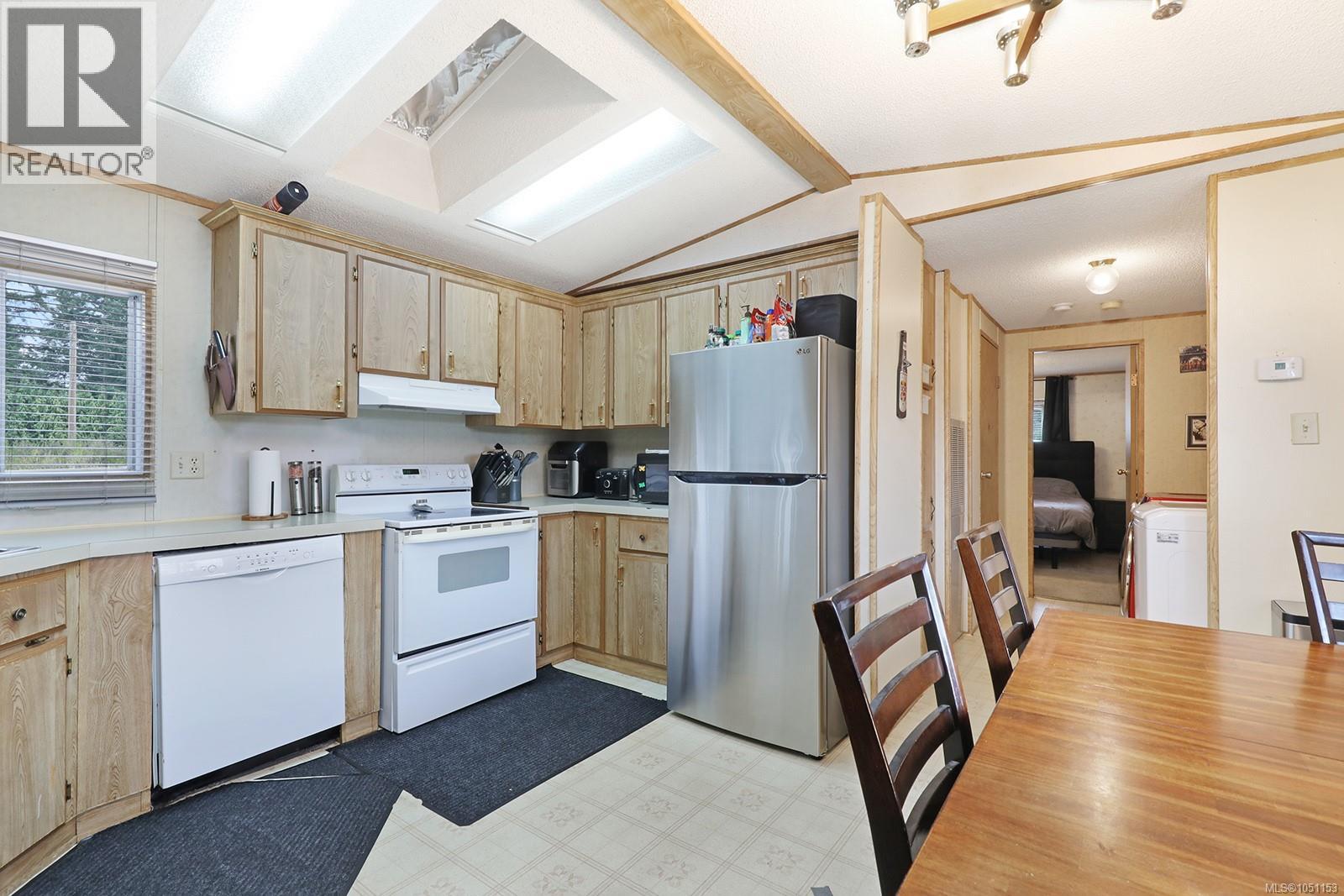 7561 Howard Rd Property Photo 14