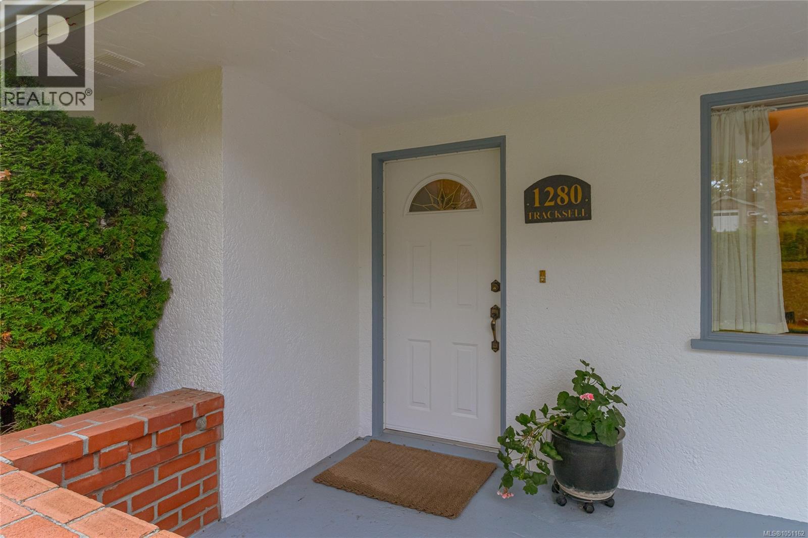 1280 Tracksell Ave Property Photo 4