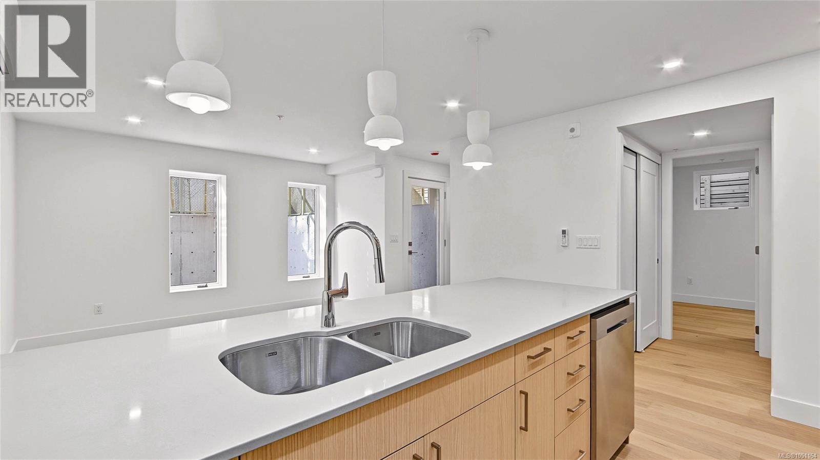 3 1721 Adanac St Property Photo 5