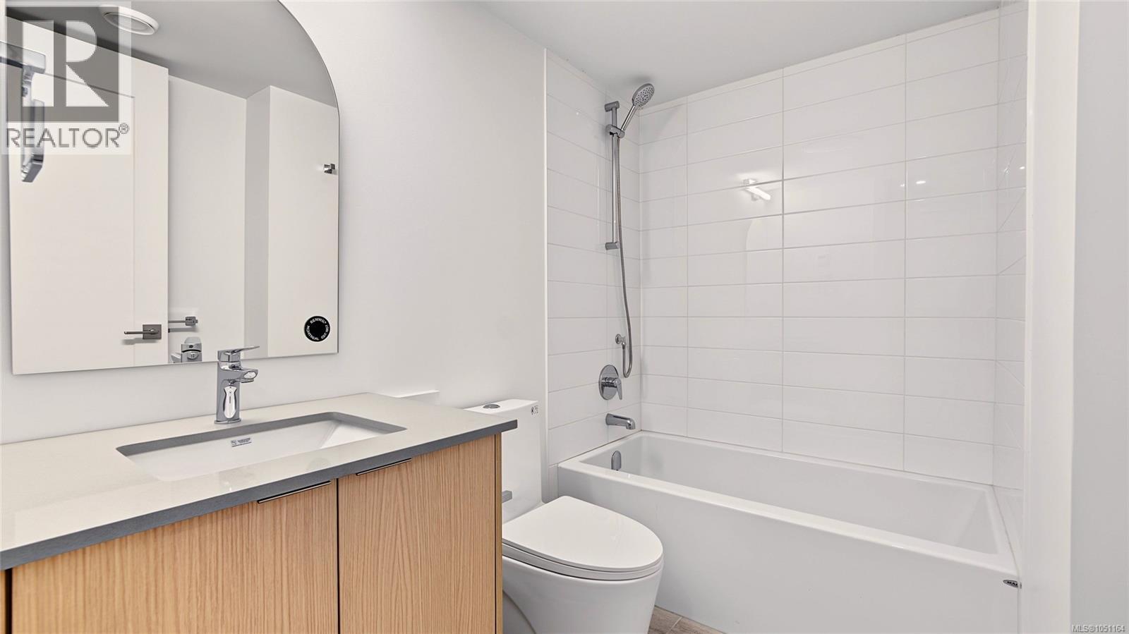 3 1721 Adanac St Property Photo 12