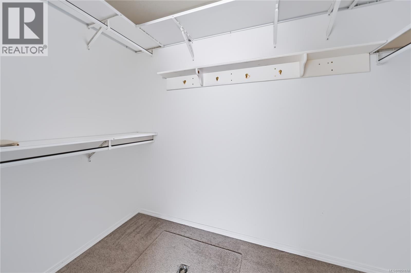 3931 Excalibur St Property Photo 12