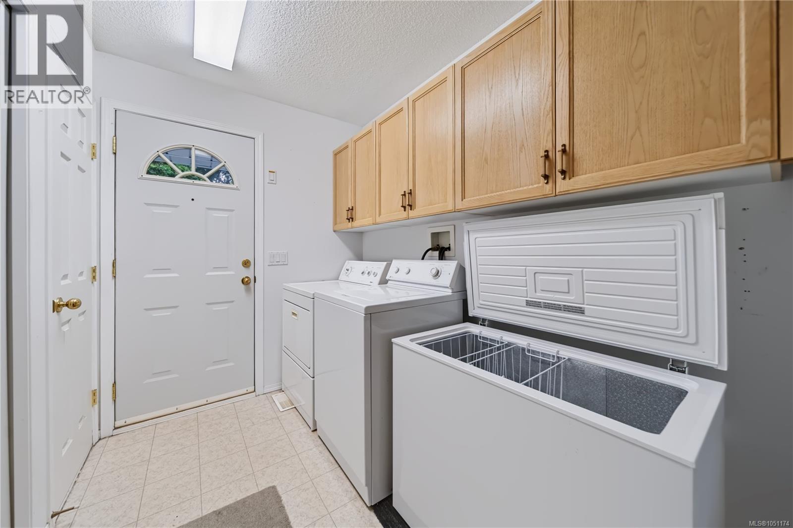 3931 Excalibur St Property Photo 17