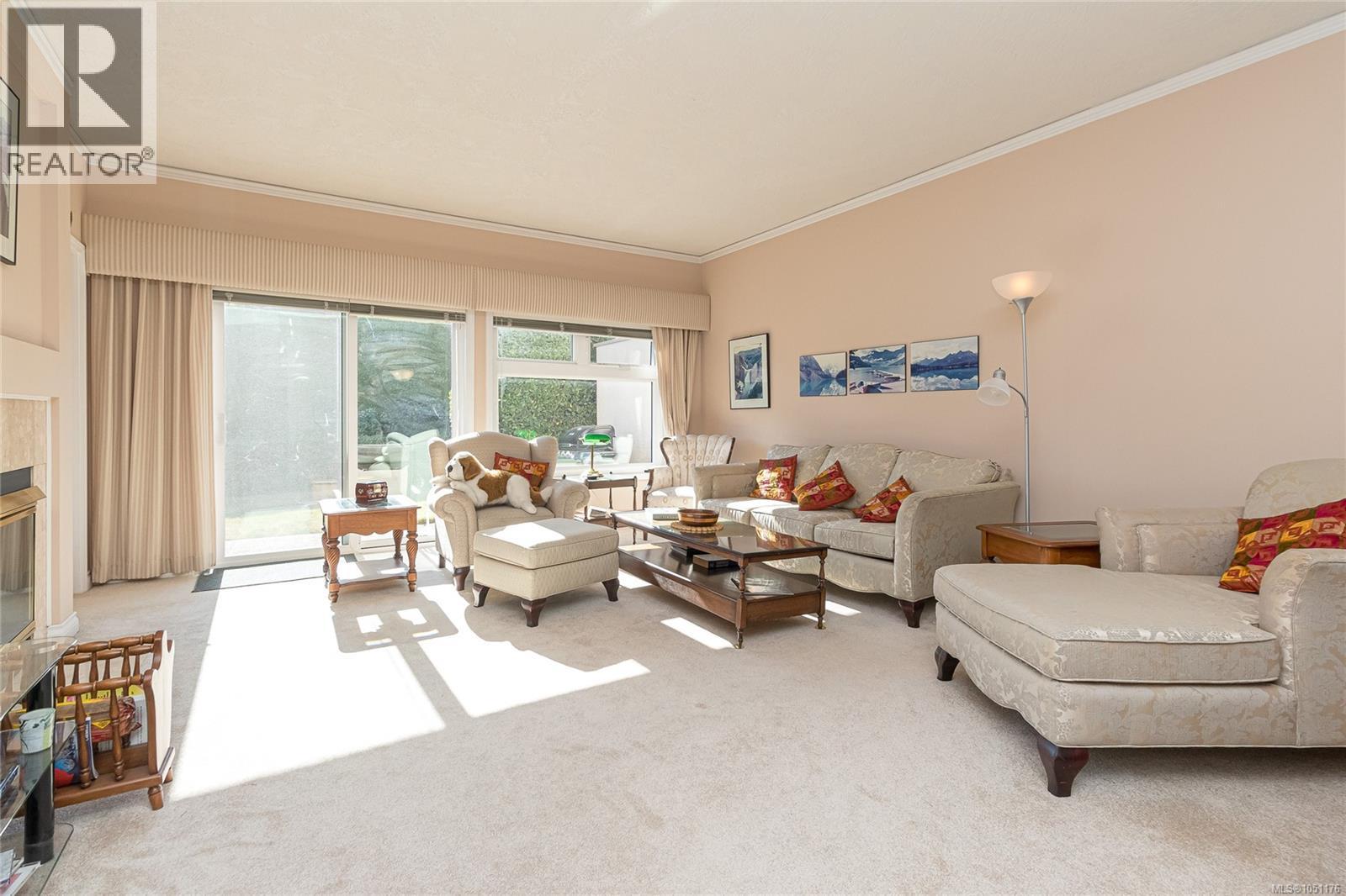 13 4318 Emily Carr Dr Property Photo 6