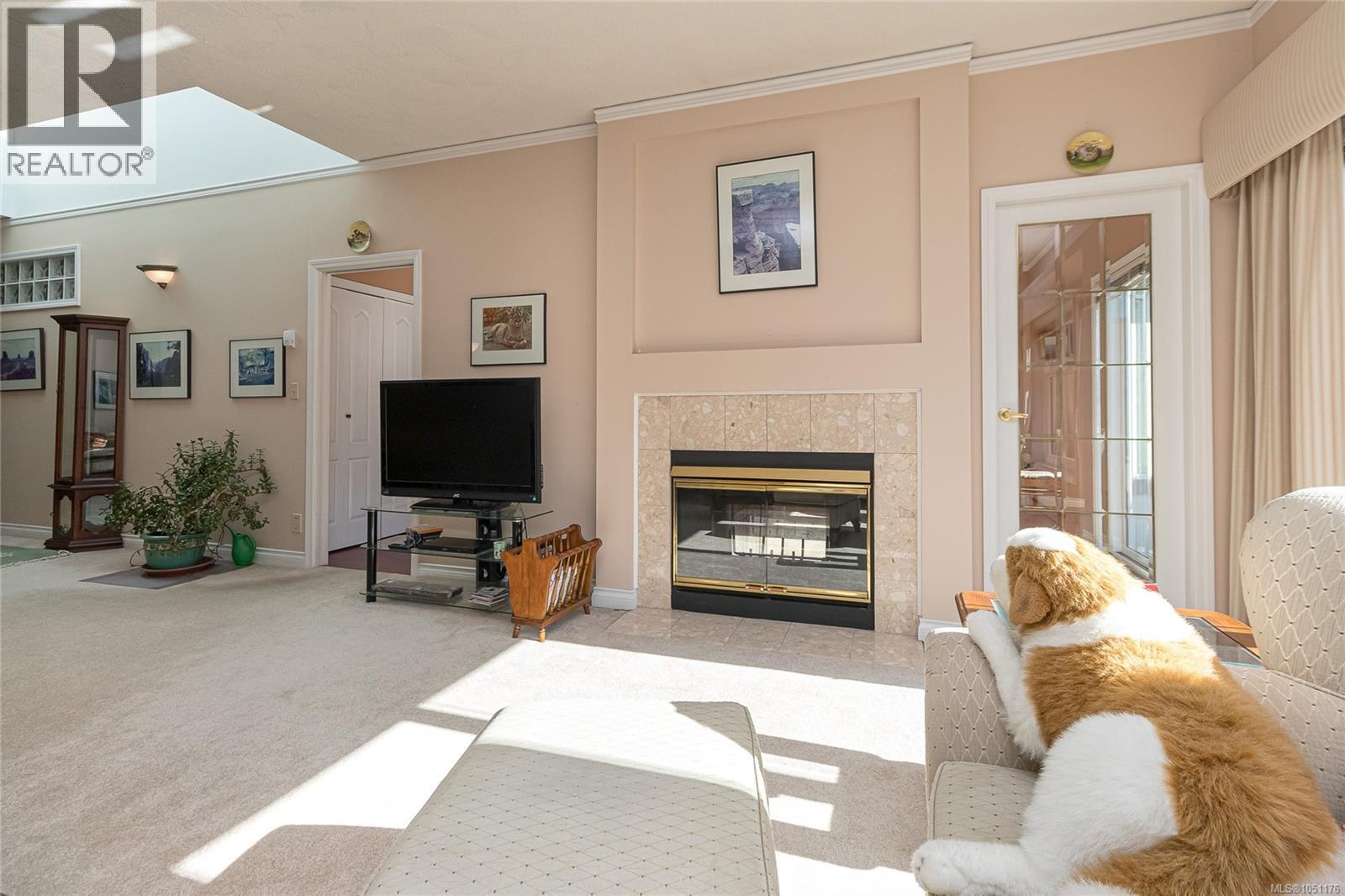 13 4318 Emily Carr Dr Property Photo 9