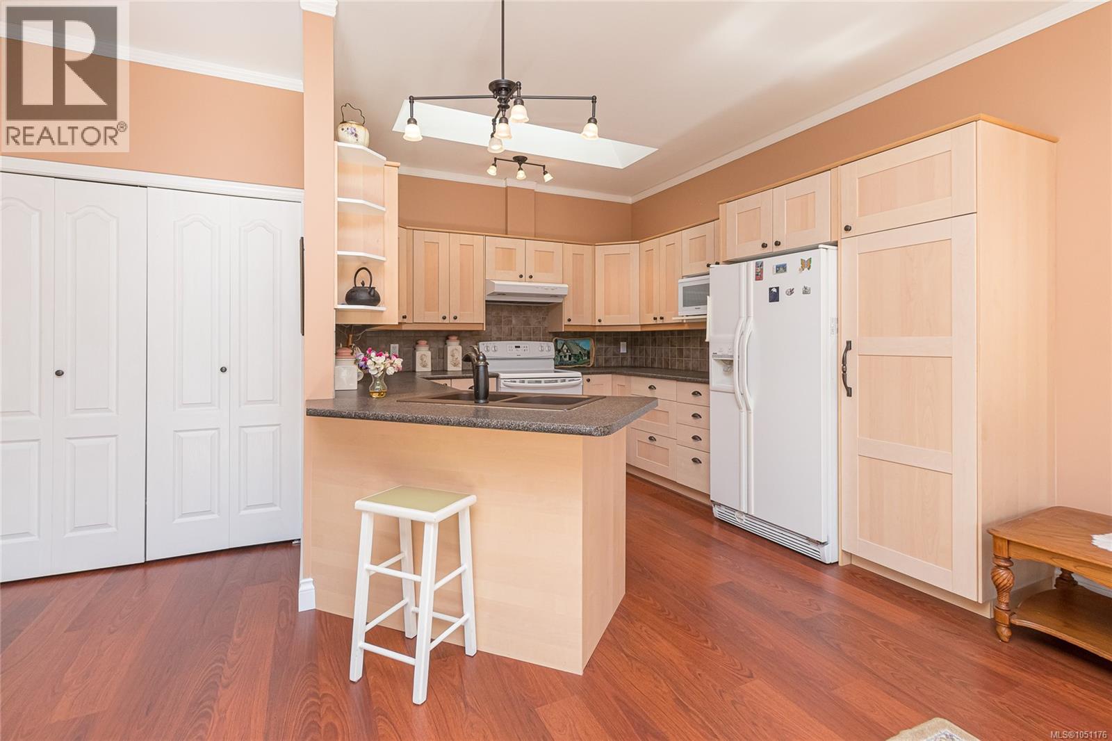 13 4318 Emily Carr Dr Property Photo 15