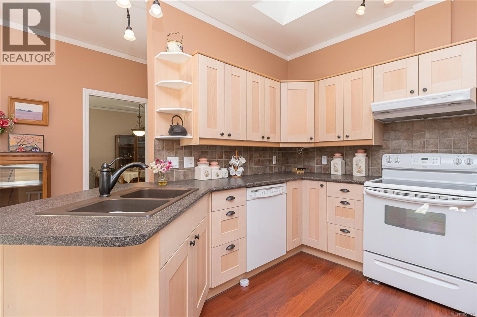 13 4318 Emily Carr Dr Property Photo 16