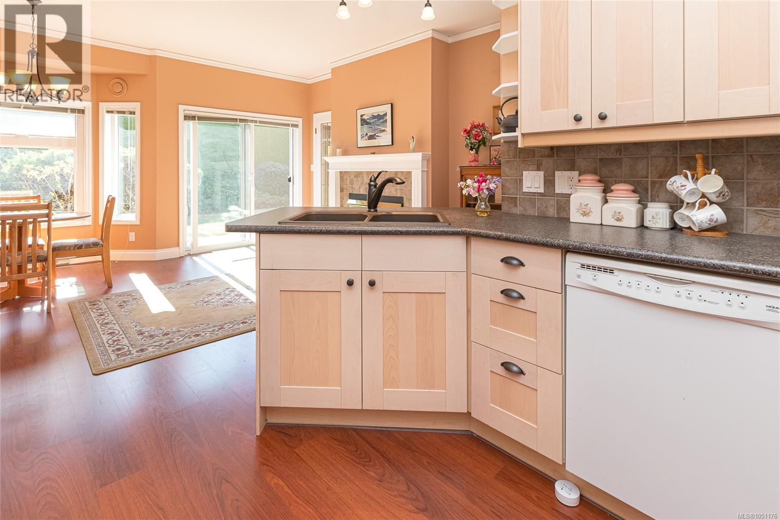 13 4318 Emily Carr Dr Property Photo 17