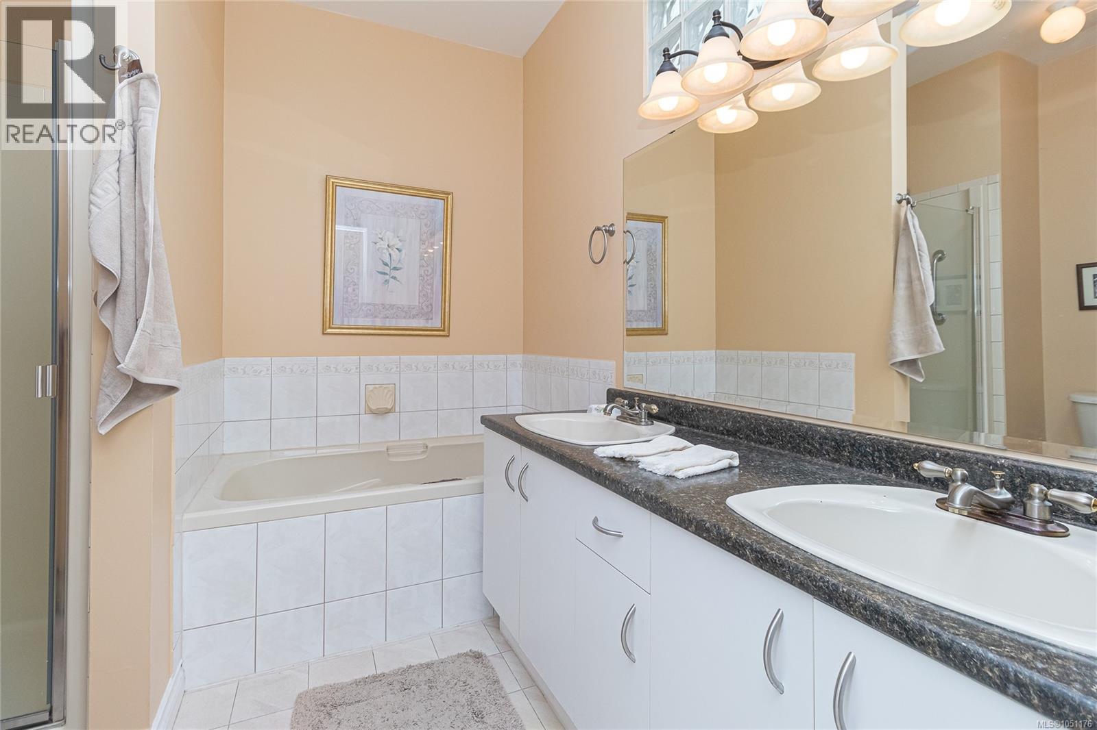 13 4318 Emily Carr Dr Property Photo 20