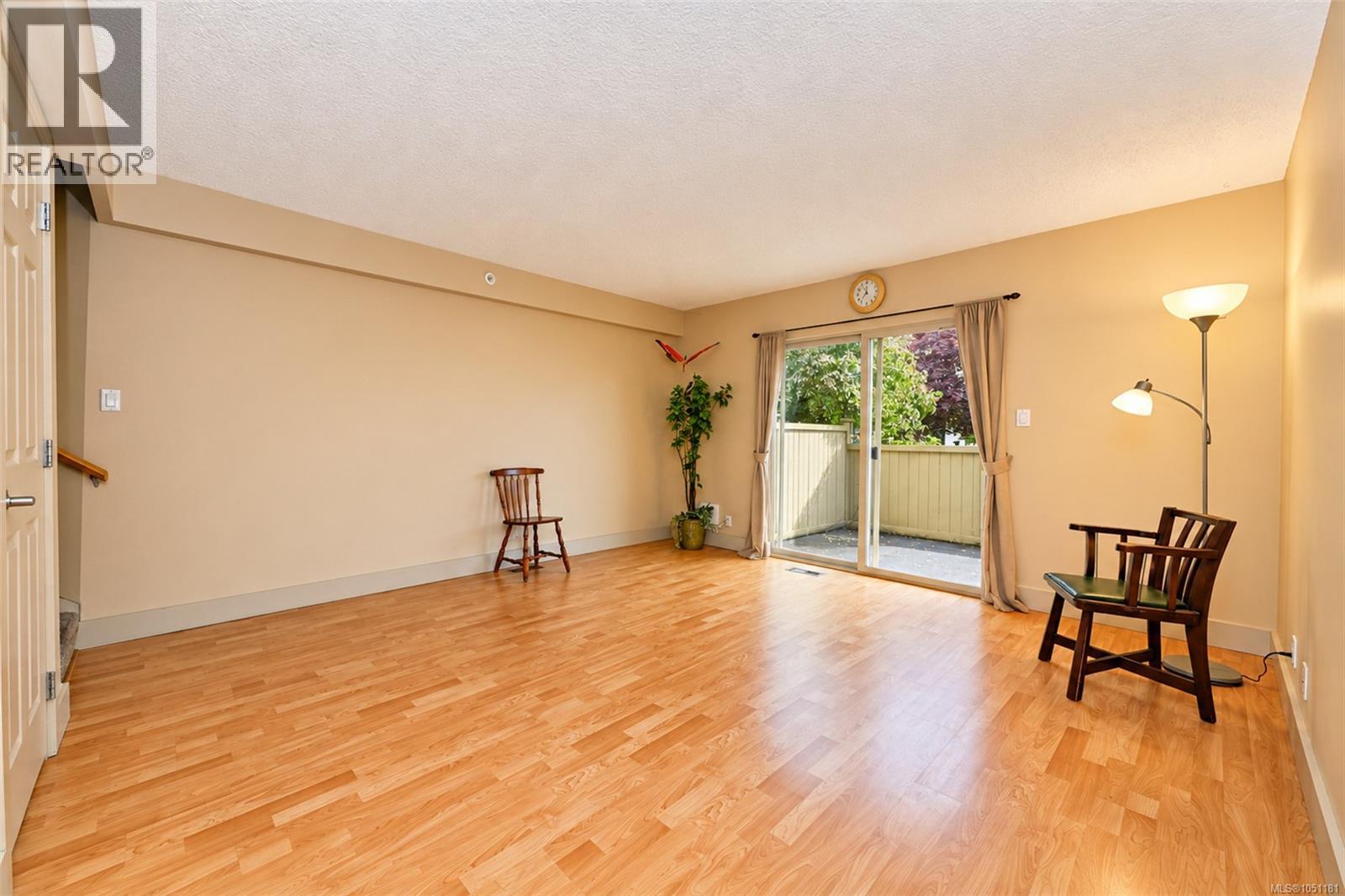 43 4061 Larchwood Dr Property Photo 5