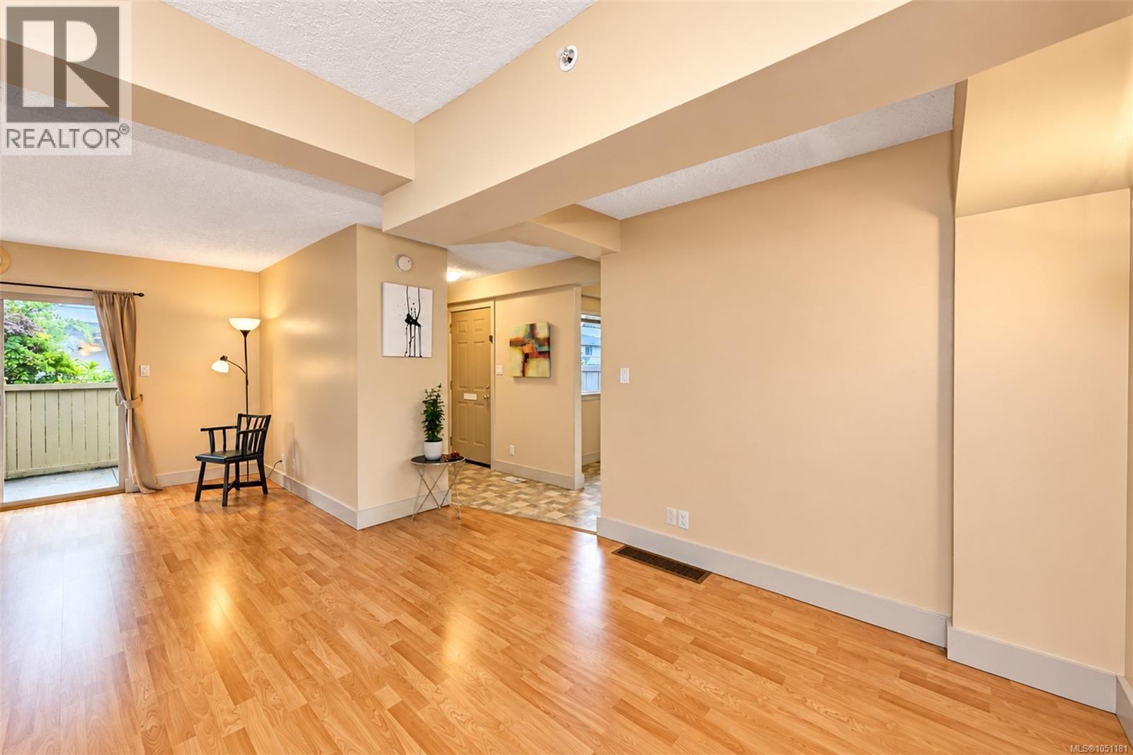 43 4061 Larchwood Dr Property Photo 8