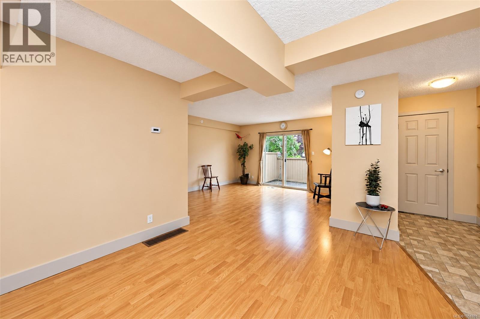 43 4061 Larchwood Dr Property Photo 9