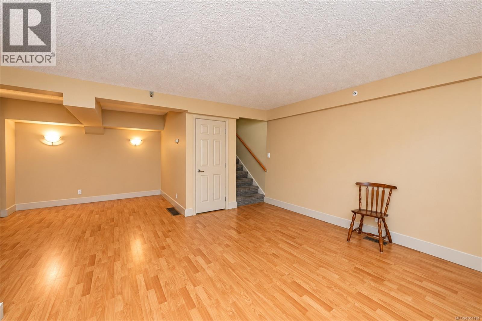 43 4061 Larchwood Dr Property Photo 12