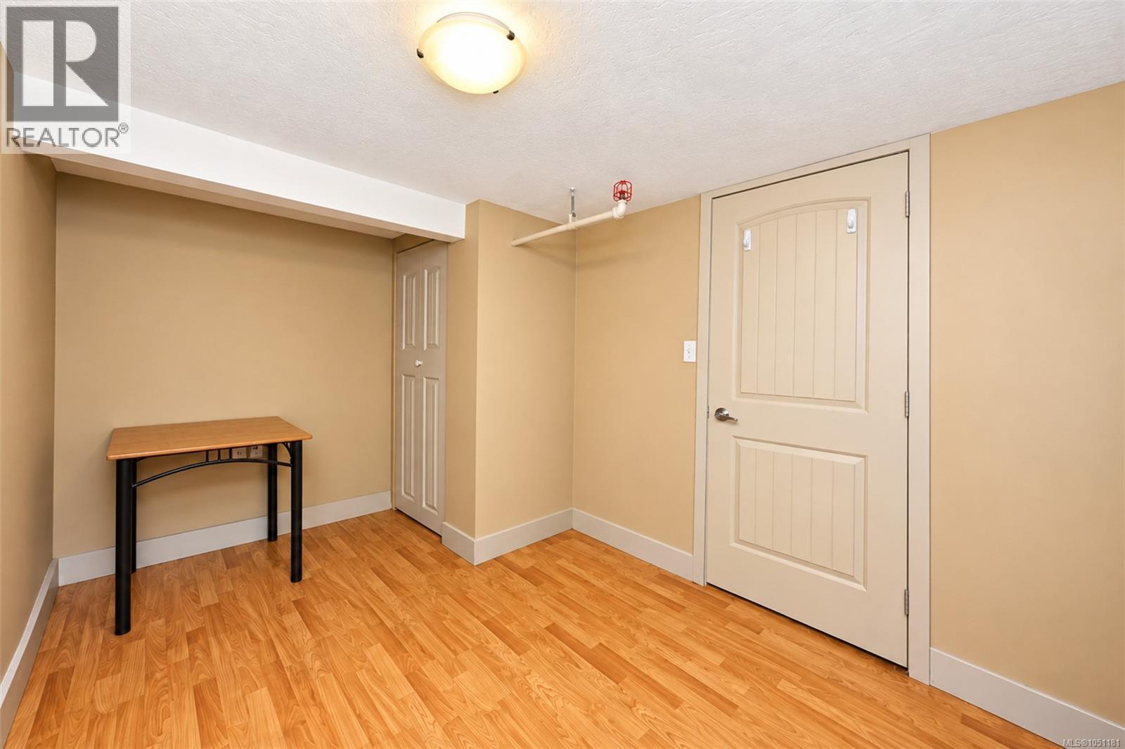43 4061 Larchwood Dr Property Photo 17