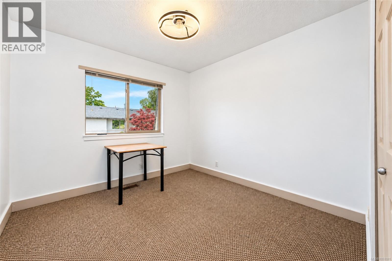 43 4061 Larchwood Dr Property Photo 19