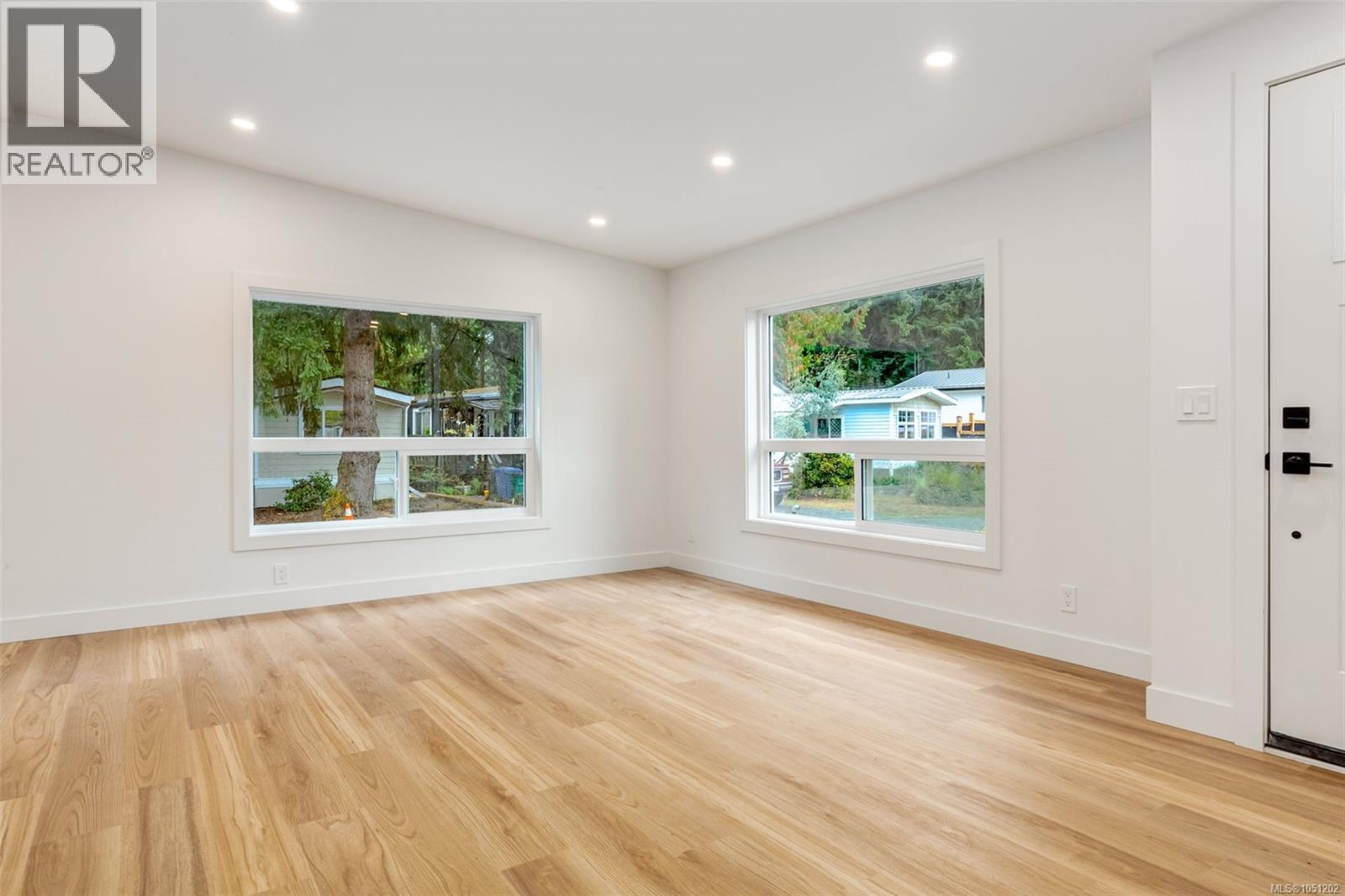 70 2785 Wallbank Rd Property Photo 15