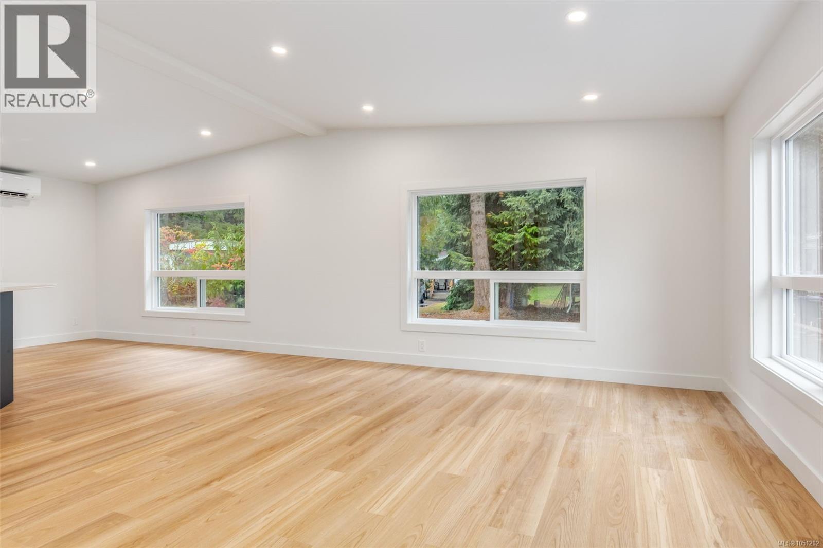 70 2785 Wallbank Rd Property Photo 17