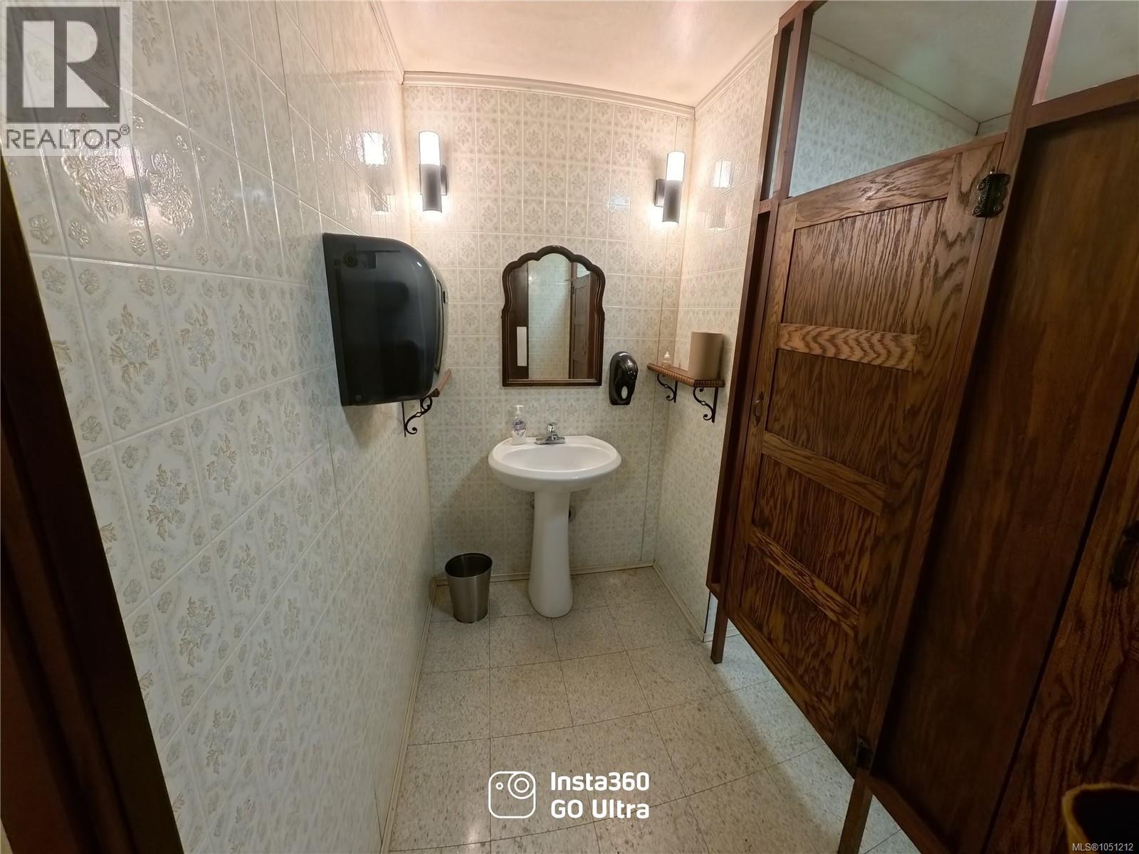 8405 Byng Rd Property Photo 9