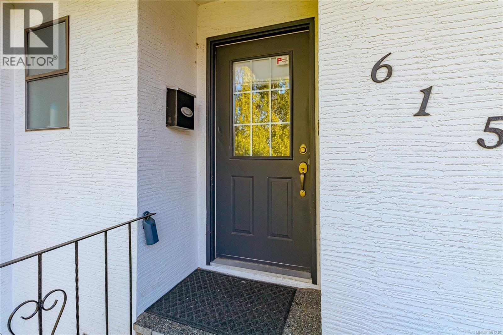 615 Sturdee St Property Photo 2