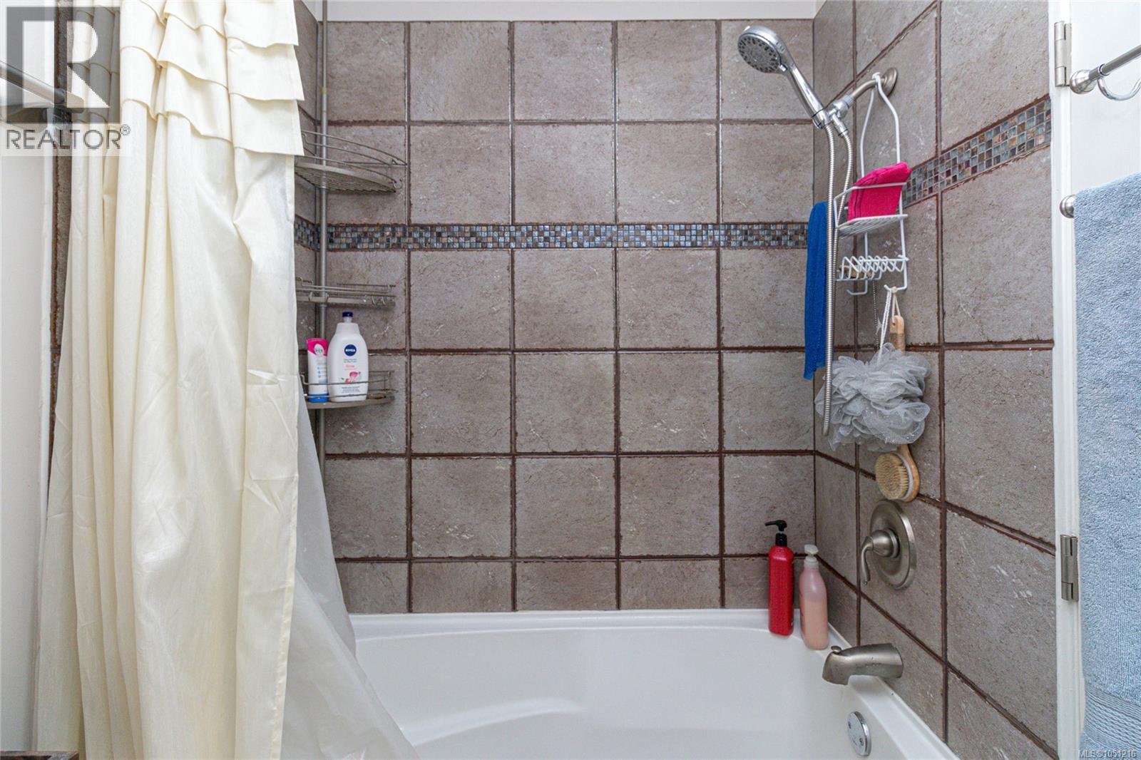 615 Sturdee St Property Photo 25