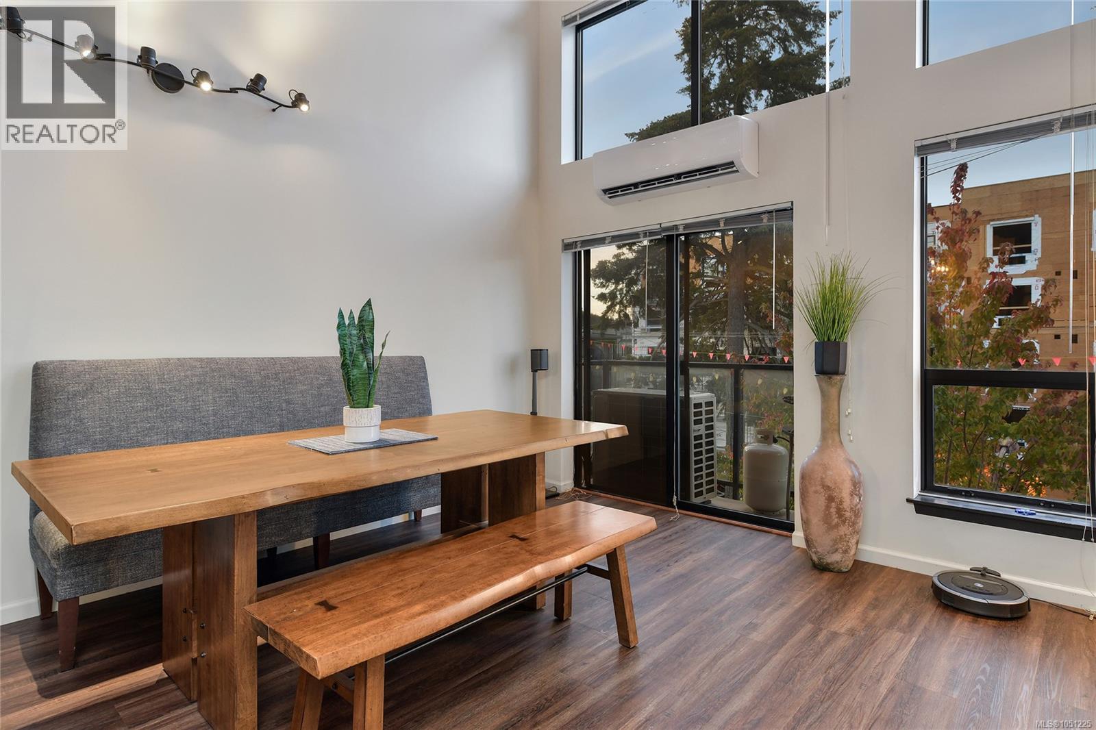 405 829 Goldstream Ave Property Photo 12