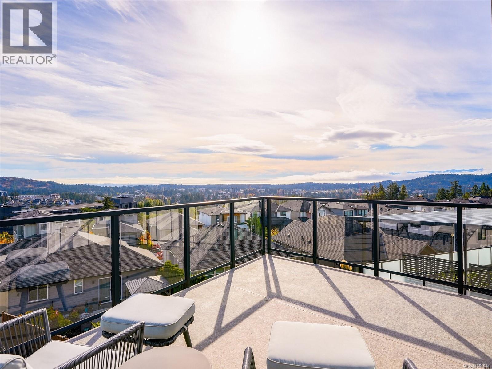 2403 Azurite Cres Property Photo 1
