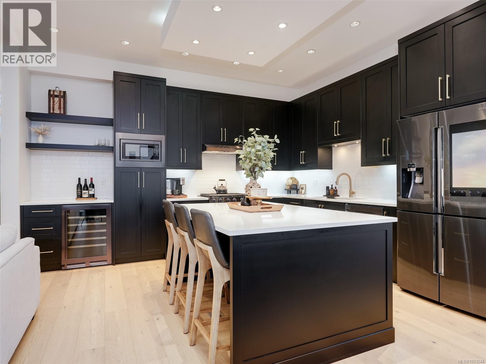2403 Azurite Cres Property Photo 8