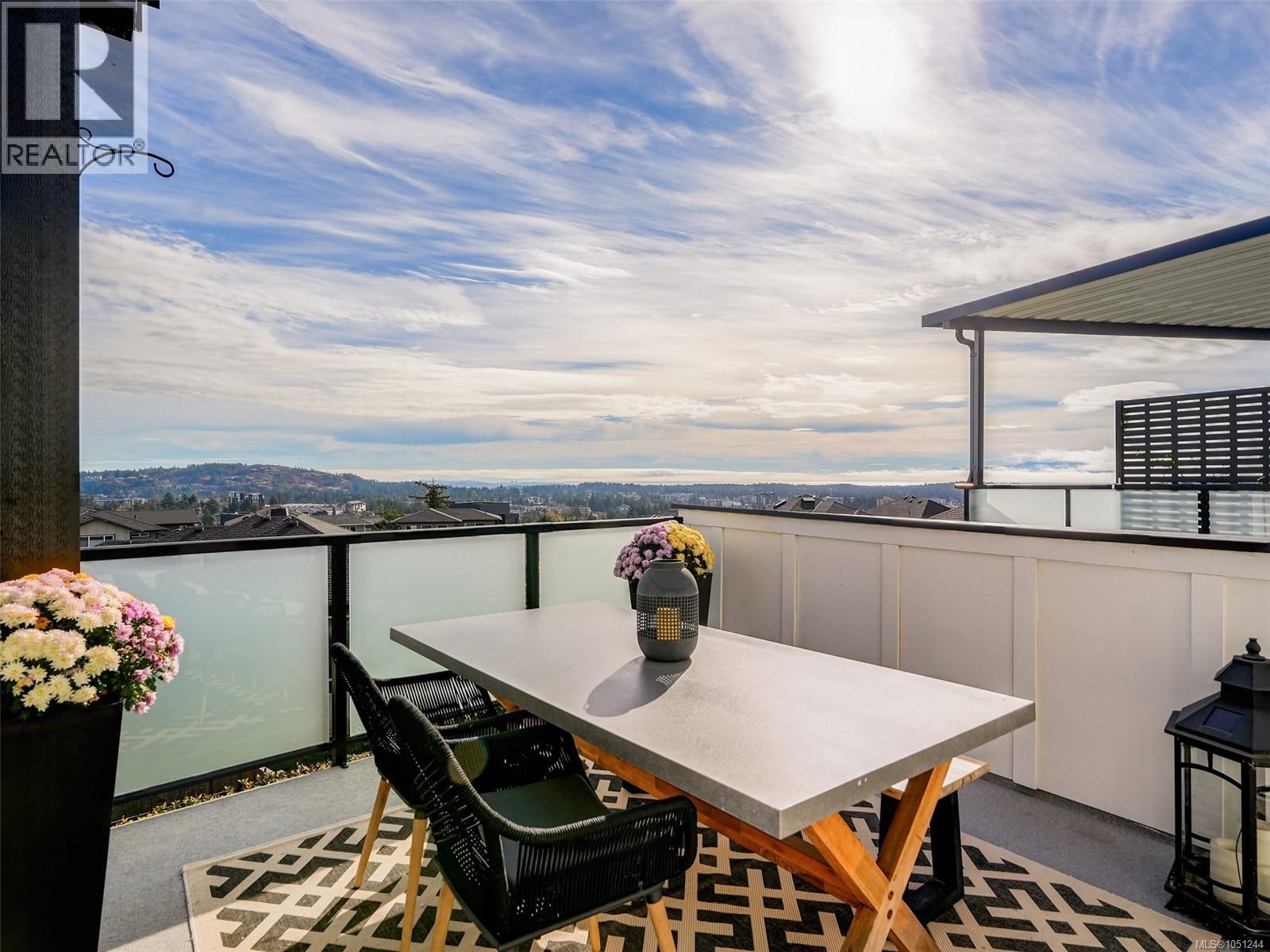 2403 Azurite Cres Property Photo 17