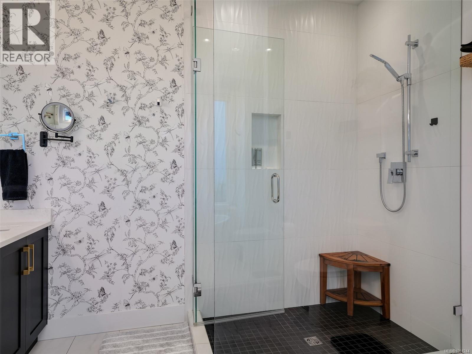 2403 Azurite Cres Property Photo 25