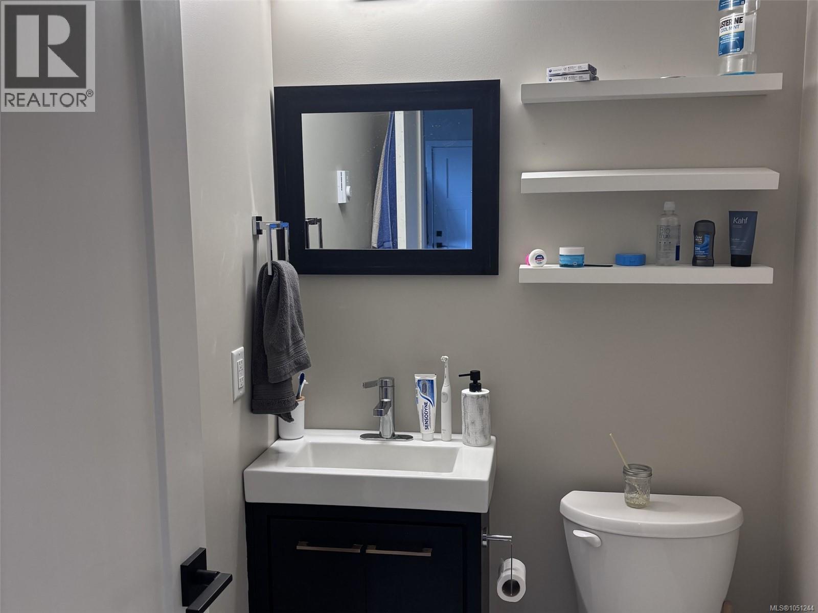 2403 Azurite Cres Property Photo 45