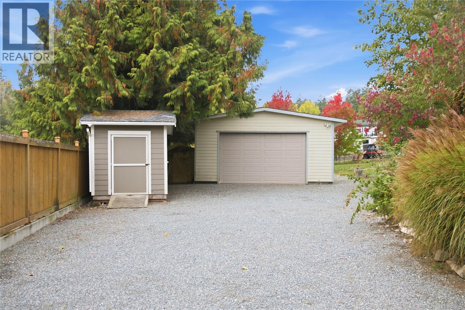 1951 Szasz Dr Property Photo 4